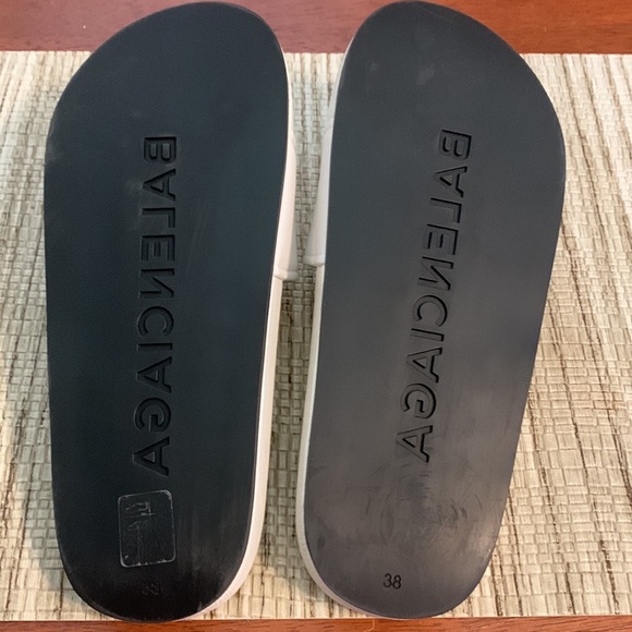 BALENCIAGA Women’s Slides - Picture 1 of 3